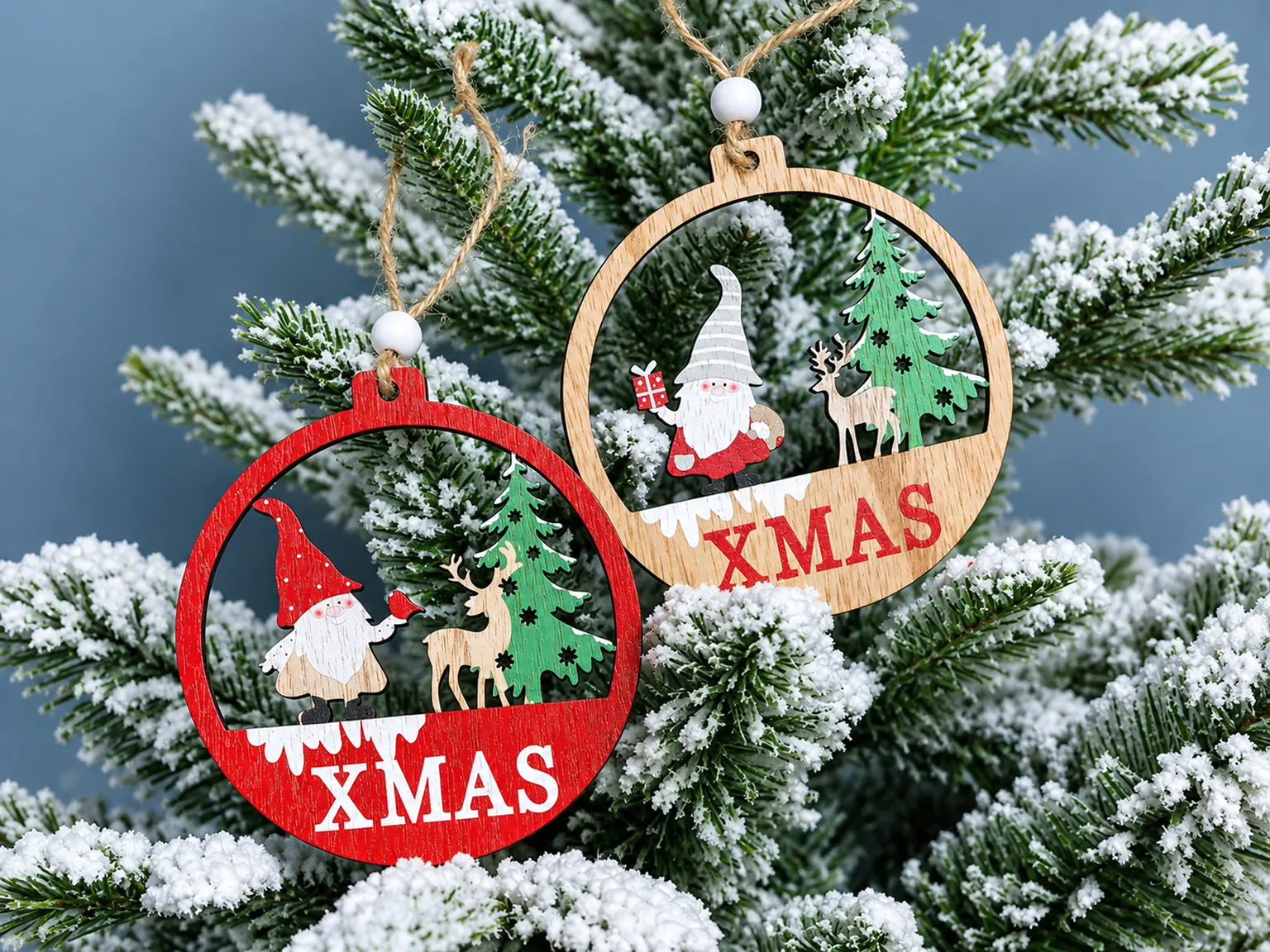 Рождественская подвеска деревянная Xmas с гномом и елками, 10×10,7 см, 2 дизайна (цена за 1шт)